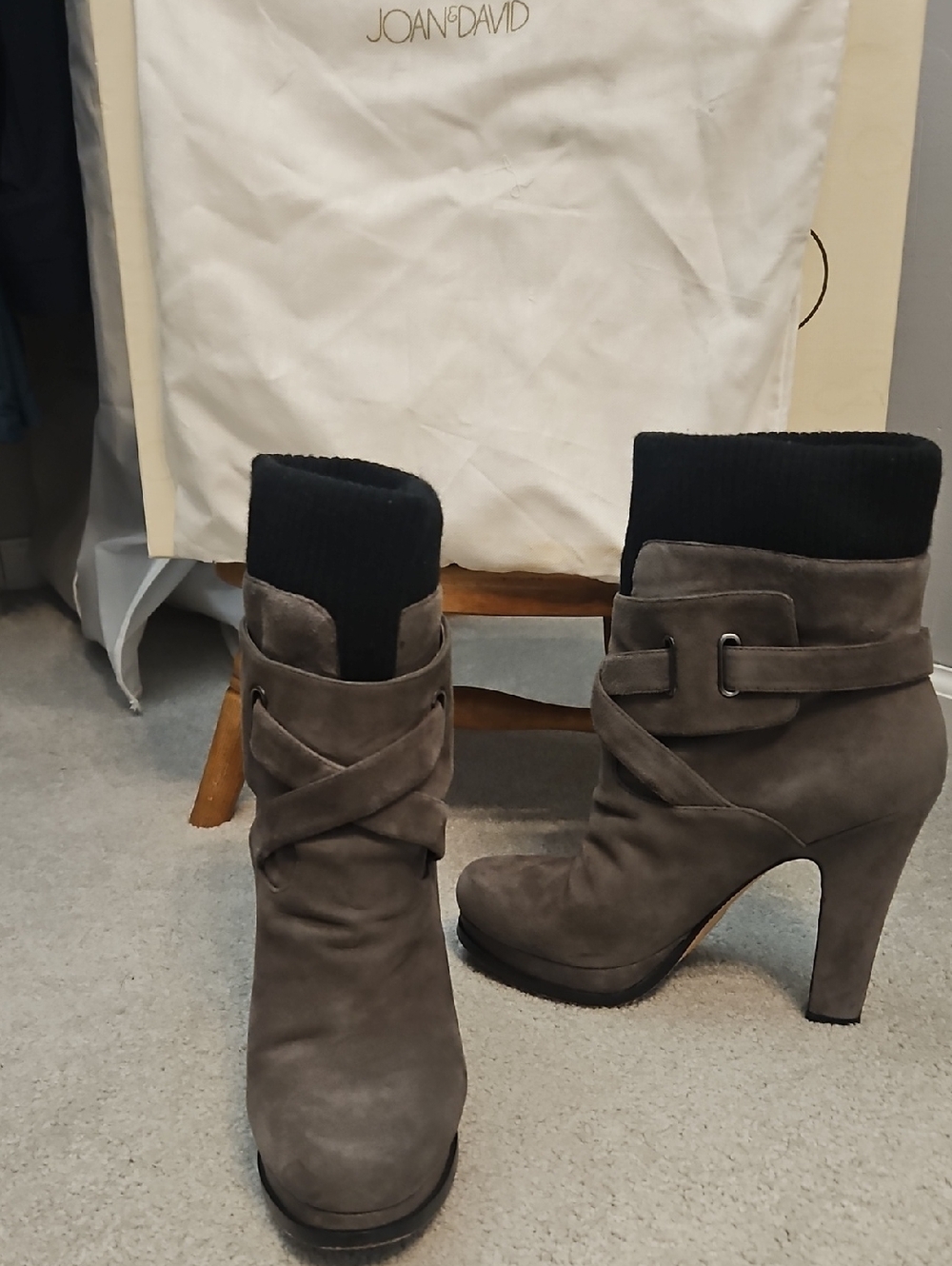 Joan & David Gray Suede Ankle Boots with Knit Cuff. Vintage In Great Condition.